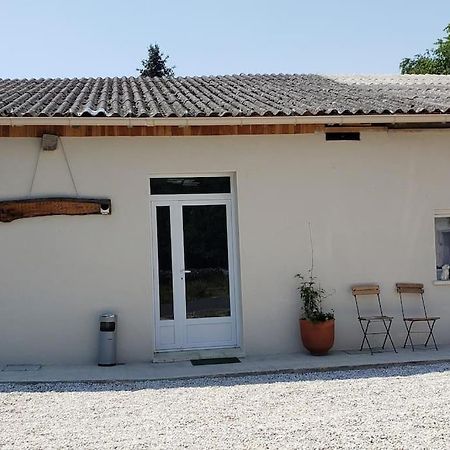 Villa Chez Samb Lussac-les-Châteaux Exterior foto