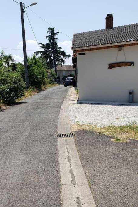 Villa Chez Samb Lussac-les-Châteaux Exterior foto