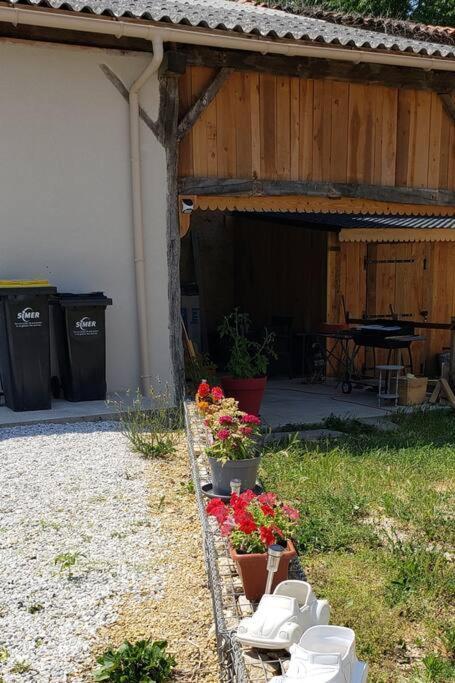 Villa Chez Samb Lussac-les-Châteaux Exterior foto