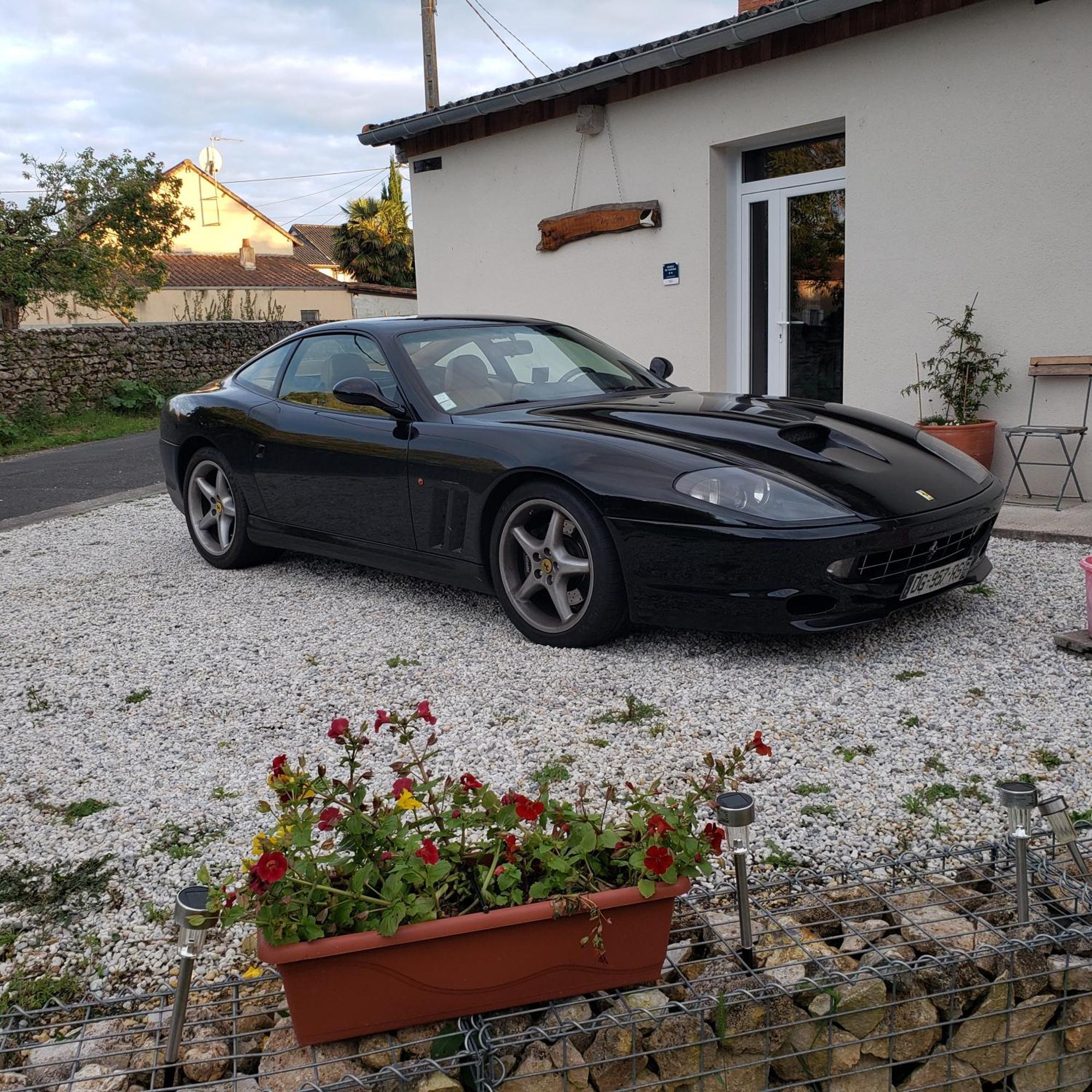 Villa Chez Samb Lussac-les-Châteaux Exterior foto