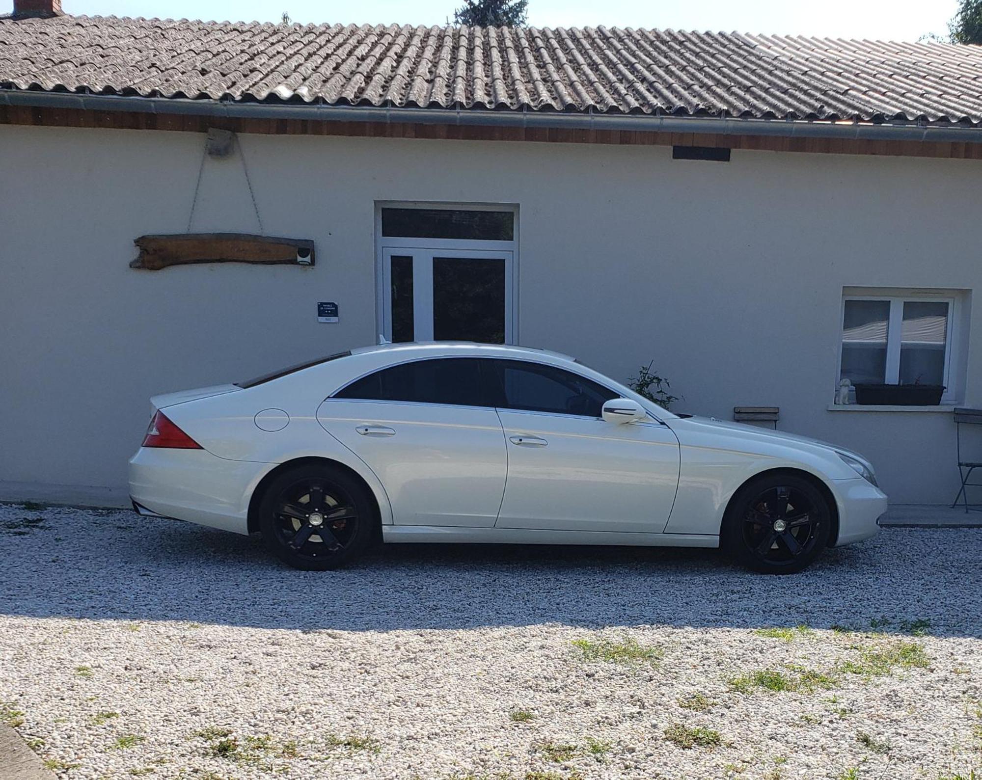 Villa Chez Samb Lussac-les-Châteaux Exterior foto